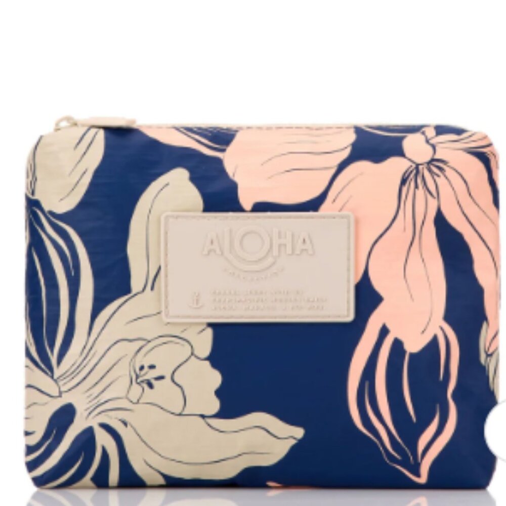 Small Pouch Hoaloha NWT ( SALE FINAL PRICE) Please no offers! - Picture 2 of 3